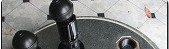 Twin float valves on the vacuum lid that shut the unit off when the tank is full